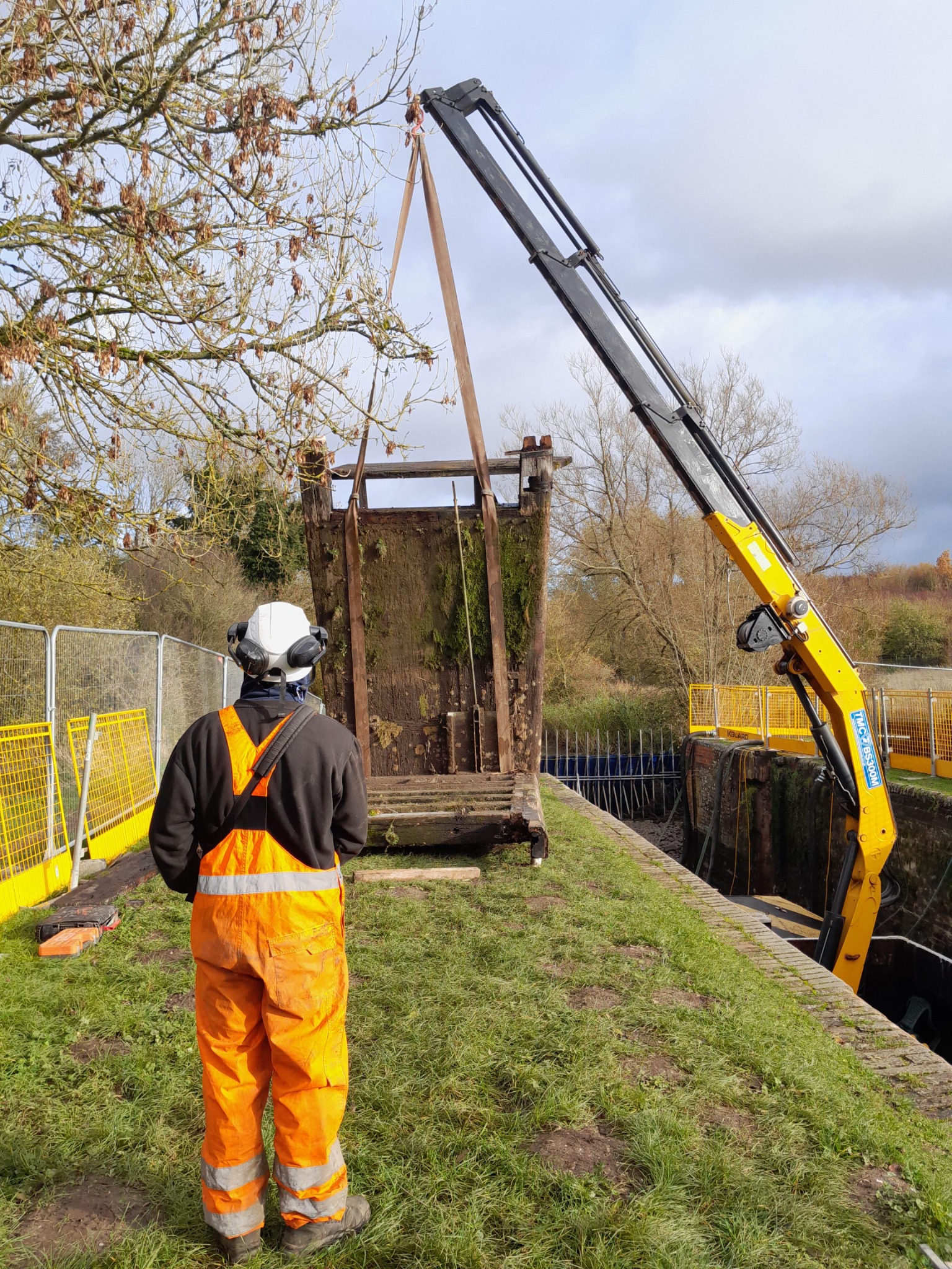 WHH heavy crane barge lifting during inland waterway works